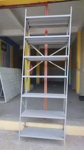 Vendo prateleira ferro e expositor de piso