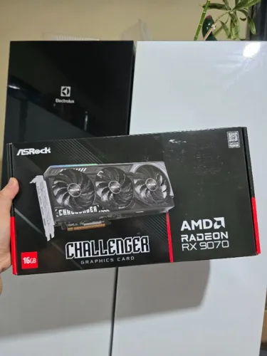 Placa de vídeo RX 9070 16GB - 2 MESES DE USO