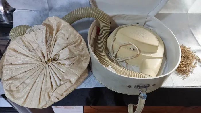Secador de cabelo antigo de salão/vintage com mangueira