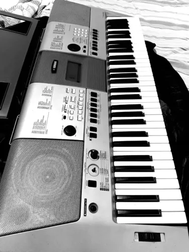 Teclado yamaha e413