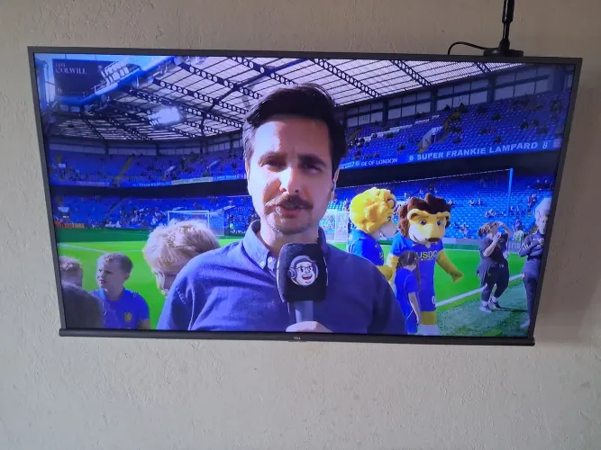 TV tcl ,perfeita sem nenhum detalhe 