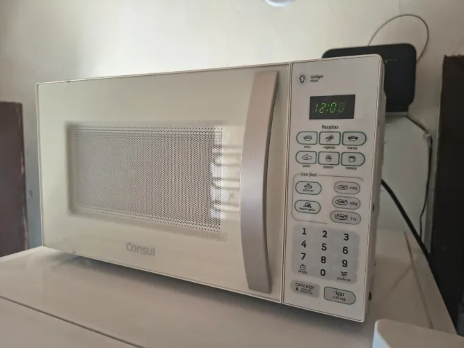 Microondas muito conservado funcionando perfeitamente sem nenhum detalhe de ferrugen