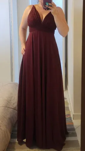 Vestido de festa cor vinho. Trama tamanho M