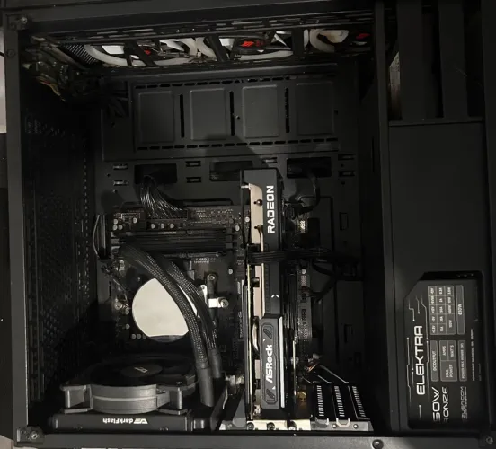 PC RX 9060 XT 8GB - Ryzen 7 5700
