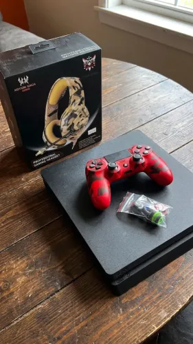 PS4 SLIM 1TB 1 controle