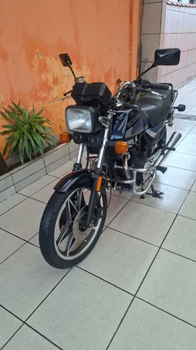 VENDENDO ESSA SENHORA DE 32 ANOS, CB 450 DX -1994
