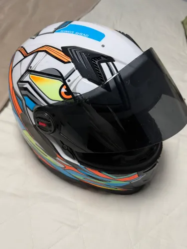 Capacete esportivo