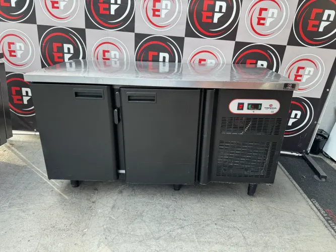 VENDO UM BALCÃO REFRIGERADO 2 PORTAS TOPEMA AR FORÇADO 