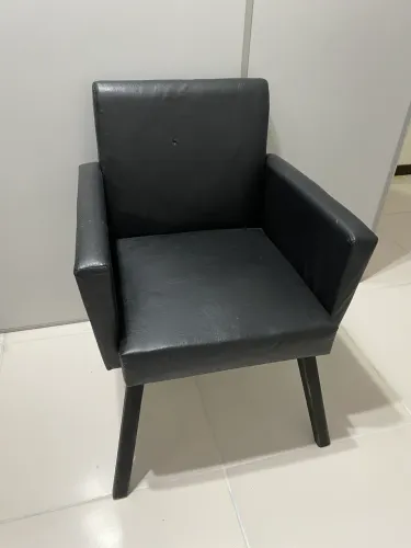 Poltrona couro preta