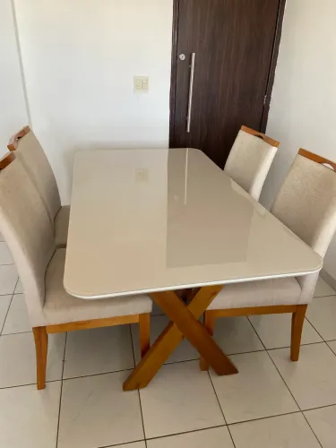 Mesa de Jantar em Perfeito Estado - 6 Cadeiras