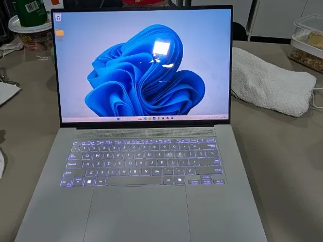 ASUS Zenbook S16