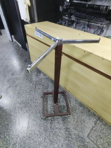 Arara com 3 braços 