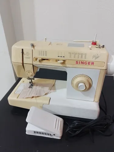 Máquina de costura Singer 