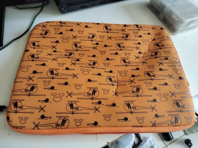 Vendo capa impermeável para notebook, tablet, iPad da Paul Frank 