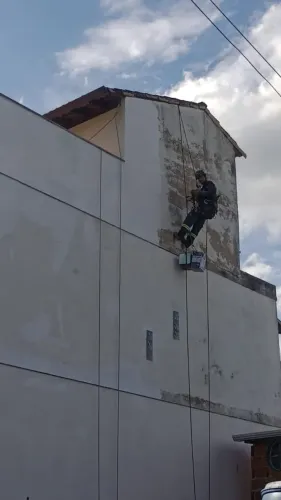 Pintor de cadeirinha,e trabalhos em altura e acesso por cordas