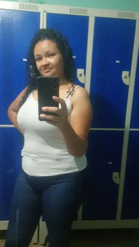 Trabalho de camareira também.