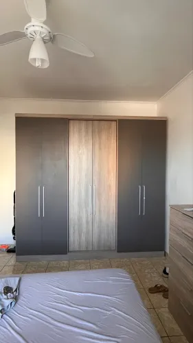 Vendo guarda-roupa e cômoda !