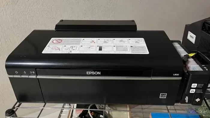 Impressora Epson L800 com problema na cabeça de impressão.