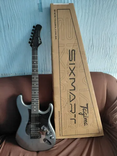 Guitarra Tagima Sixmart com efeitos