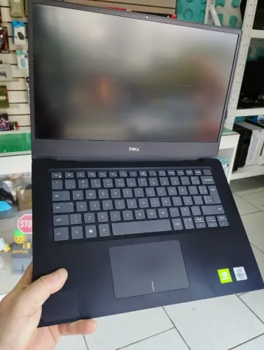 Dell Vostro 14 5490 - I5/10th Gen. - 16GB - SSD NVME 512 GB - Video de 2GB MX 230