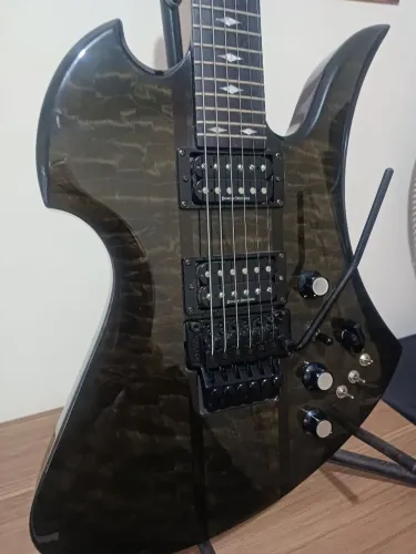 Guitarra bc rich monkingbird