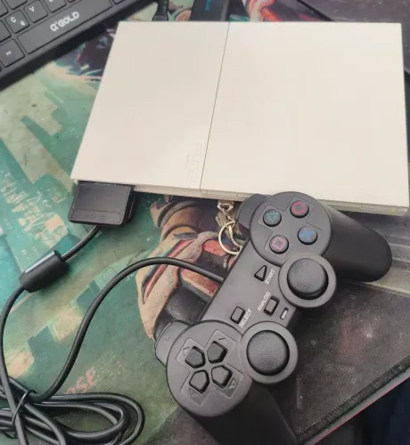 Raro PlayStation 2 Slim na cor branca