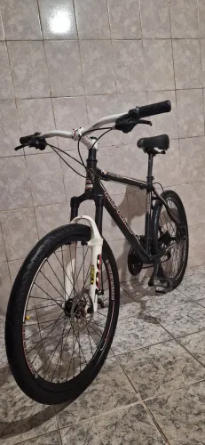 Bicicleta alfameq freio a disco.(metrô Vila Matilde))