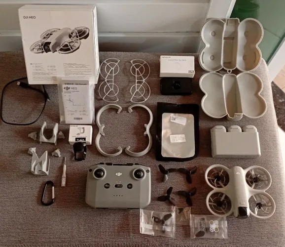 Drone DJI NEO com Acessórios
