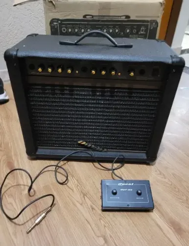 Amplificador Guitarra O'neal Ocg 300r 60w + Footswitch Preto 127/220v (Nunca utilizado)