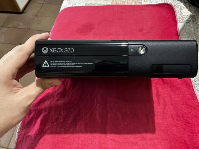 Xbox 360 Super Slim COM DEFEITO DA LUZ VERMELHA