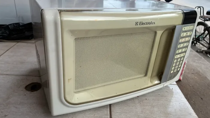 Vendo microondas eletrolux 31 l