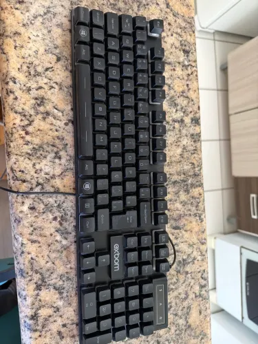 Teclado Gamer Exbom semimecânico com luz RGB
