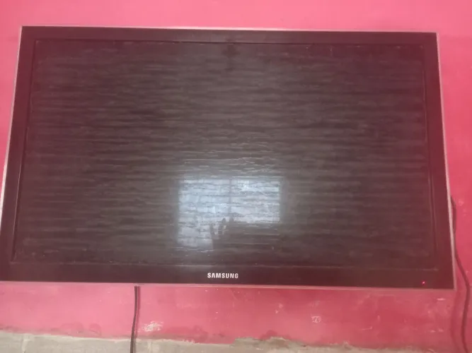 Vende-se está tv