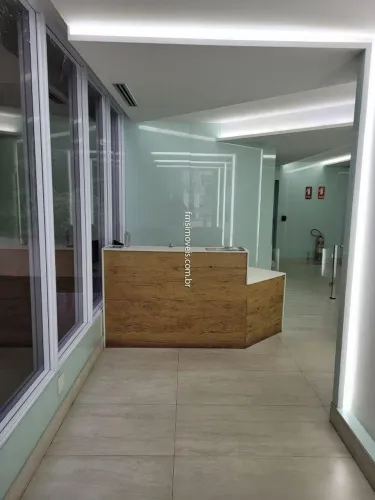 Sala Comercial para Locação no Paraíso. Com 205m², 4 banheiros e 2 vagas de garagem!