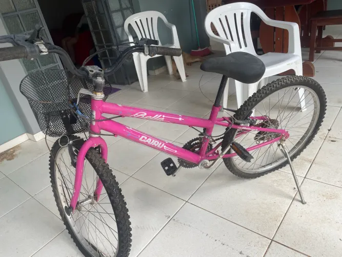 Bicicleta Cairu Bella Rosa com Cesta e Marchas - Ótimo Estado