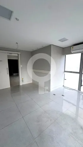 SALA COMERCIAL com 42m² REFORMADA e infraestrutura para clinica de Odontologia