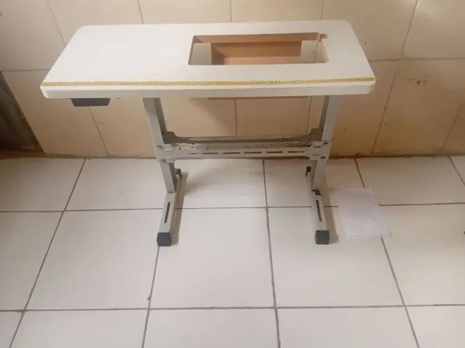 Mesa maquina de cosntura domesticar reta