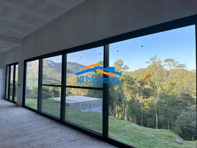 Casa Moderna com Vista Deslumbrante - Condomínio Ecoville - Araçariguama/SP