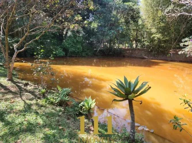 EM CONDOMINIO LUXUOSO COM LAGO, CATAGUÁ - TAUBATÉ