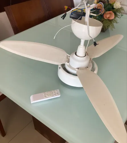 Ventilador de teto com controle remoto
