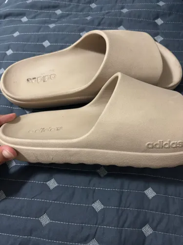sandália Adidas adilete