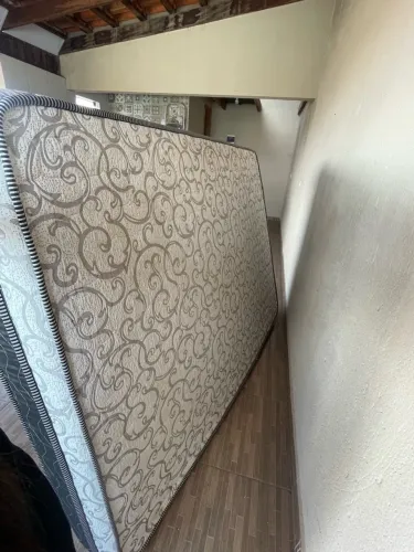 Vende-se colchão de casal.