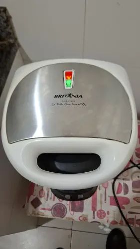 Sanduicheira Britânia 750w