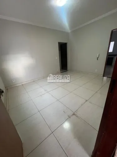 Casa com 2 Quarto(s) e 2 banheiro(s) para Alugar, 10 m² por R$ 1860 / Mês