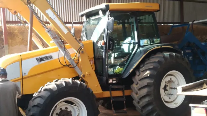 Trator Valtra BM125i + Concha Peg Peg + Lamina