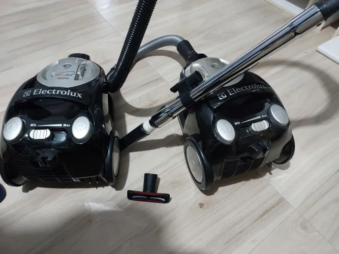 Vendo 2 aspirador de pó Electrolux easybox 1600w
