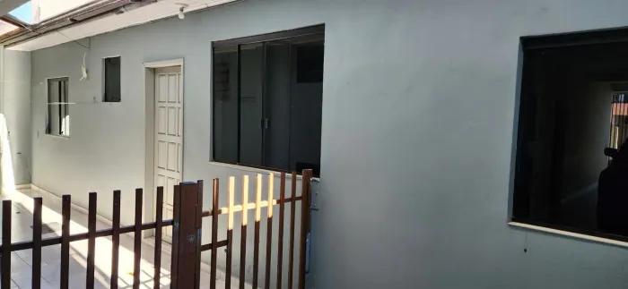 Aluga-se casa no Xaxim 2 quartos