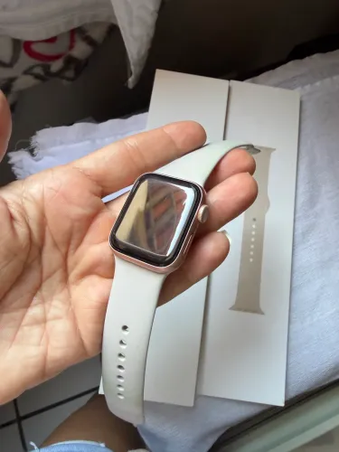 Apple Watch SE 3 GPS Caixa Estelar de Alumínio 40mm Pulseira Esportiva Estelar P/M