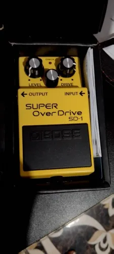 02 Pedais da Boss + fonte. Nunca usado.