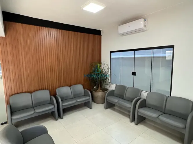 Ponto comercial em Bauru com 6 salas e 230 m² de área construída